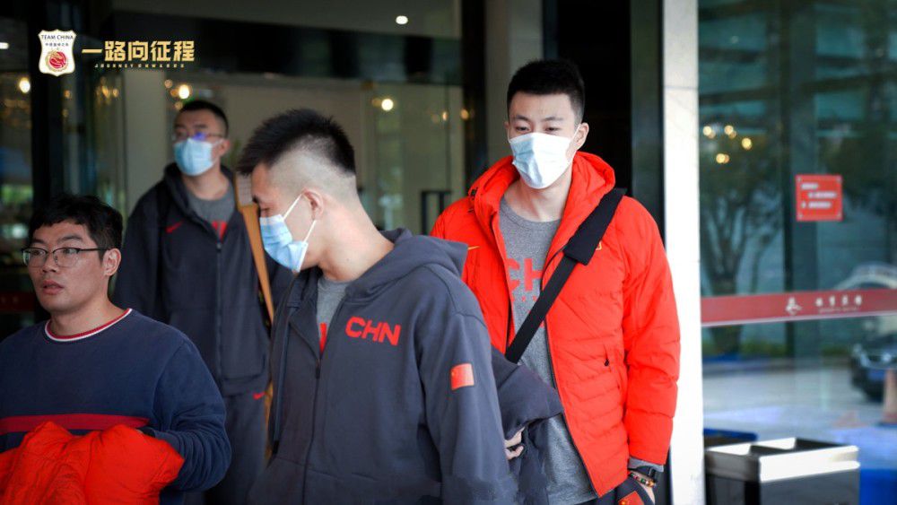 记者Florian Plettenberg谈到了阿劳霍最新情况，该记者表示，拜仁被告知冬窗签阿劳霍不是一个选择，已经不在考虑之列。